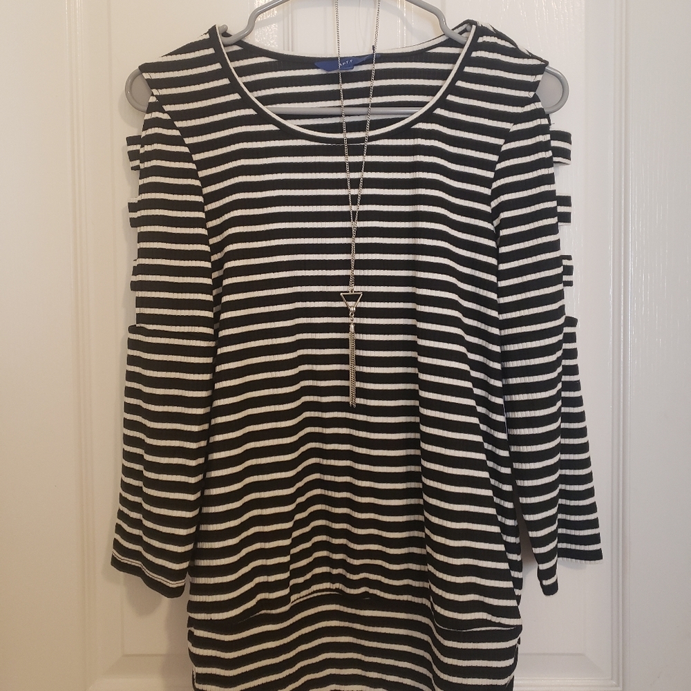 Striped shirt with are slits